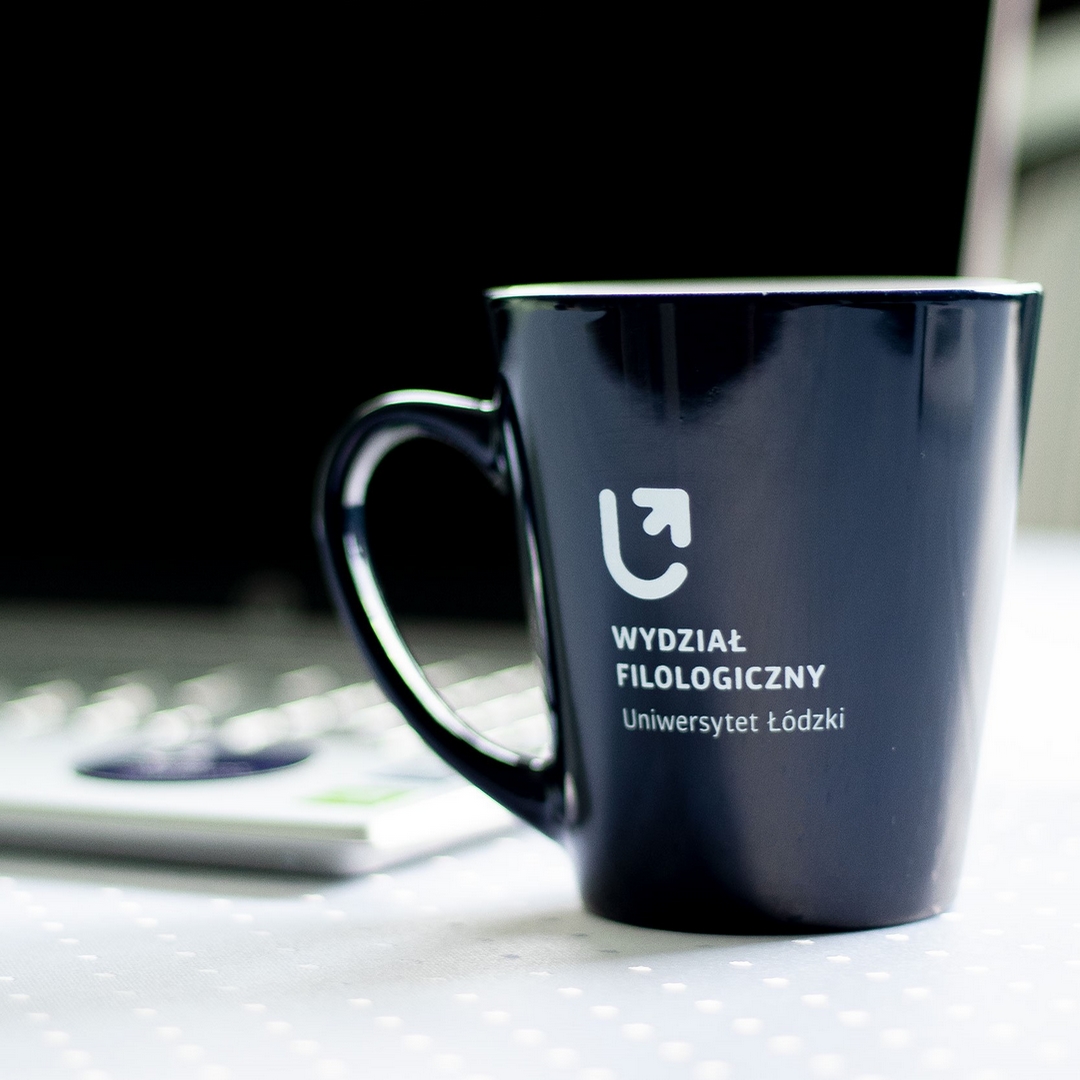 obrazek kubek i klawiatura